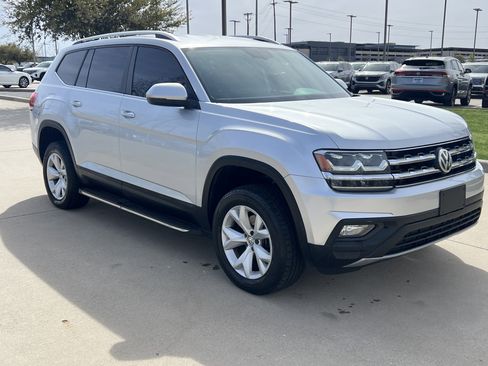 Used 2019 Volkswagen Atlas SE image 2