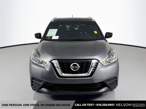 Used 2019 Nissan Kicks S FWD image 2