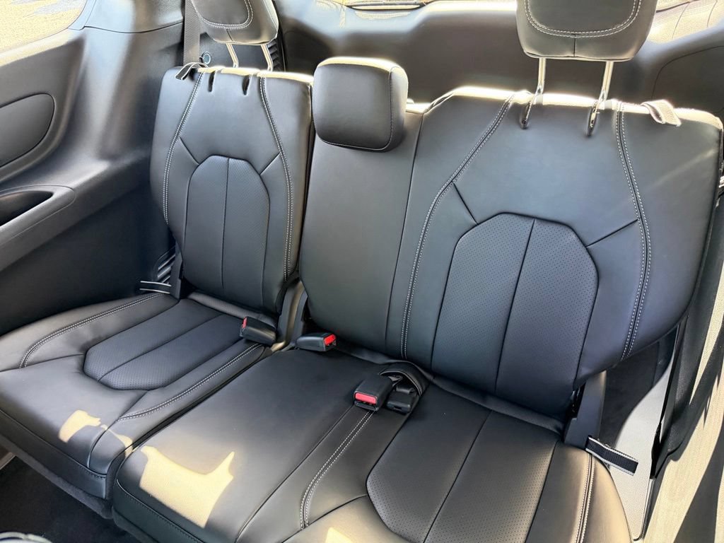 New 2027 Chrysler Pacifica Select FWD image 19
