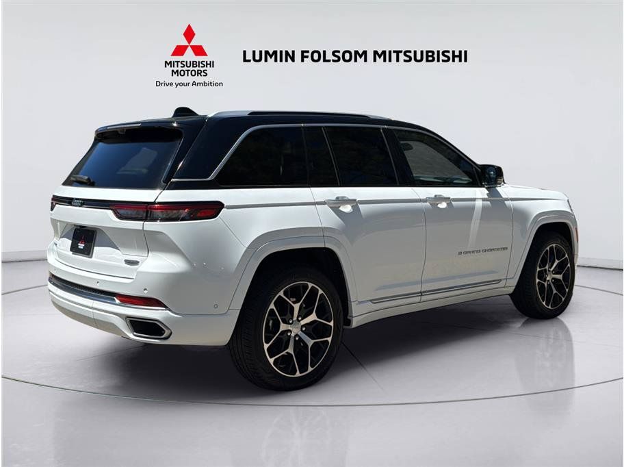 Used 2022 Jeep Grand Cherokee Summit AWD/4WD image 5