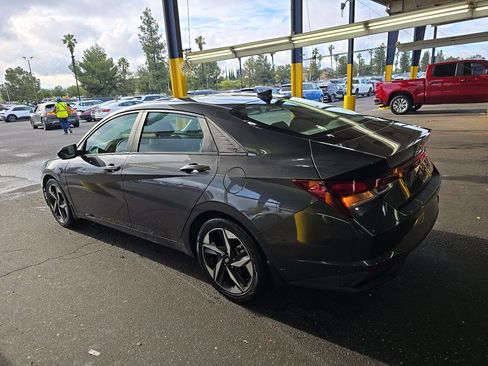 Used 2023 Hyundai Elantra SEL w/ Convenience Package FWD image 4