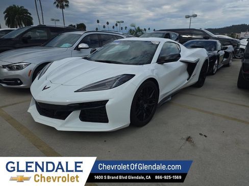 Used 2025 Chevrolet Corvette Z06 RWD image 2