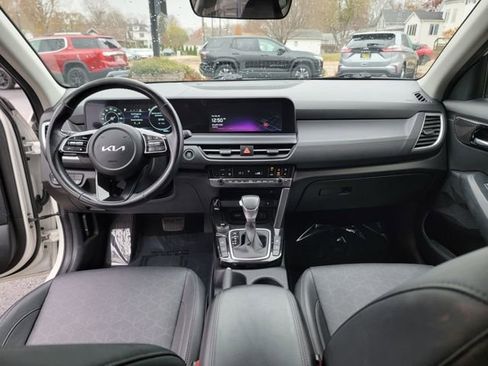 Used 2024 Kia Seltos EX image 24