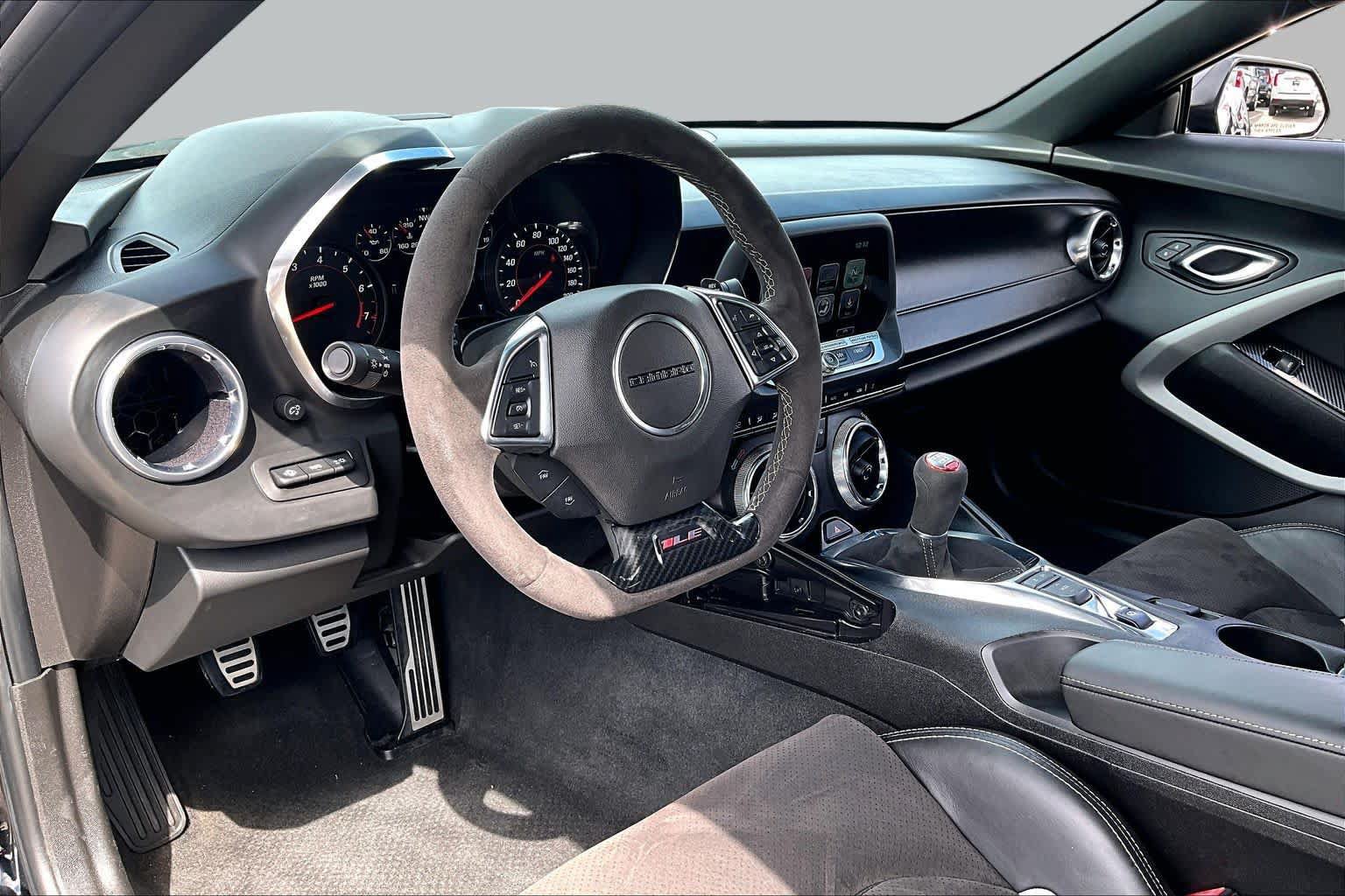 Used 2018 Chevrolet Camaro SS RWD image 18