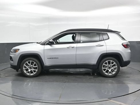 Used 2025 Jeep Compass Limited AWD/4WD image 9