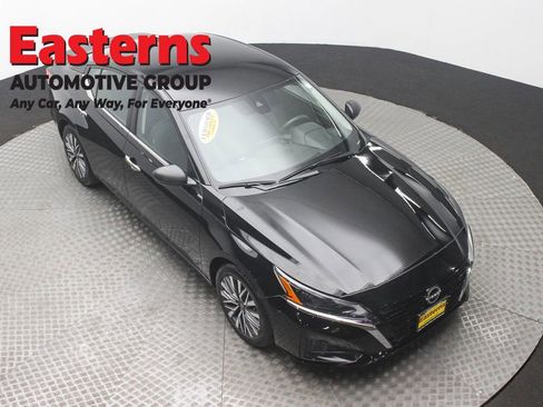 Used 2024 Nissan Altima 2.5 SV image 3