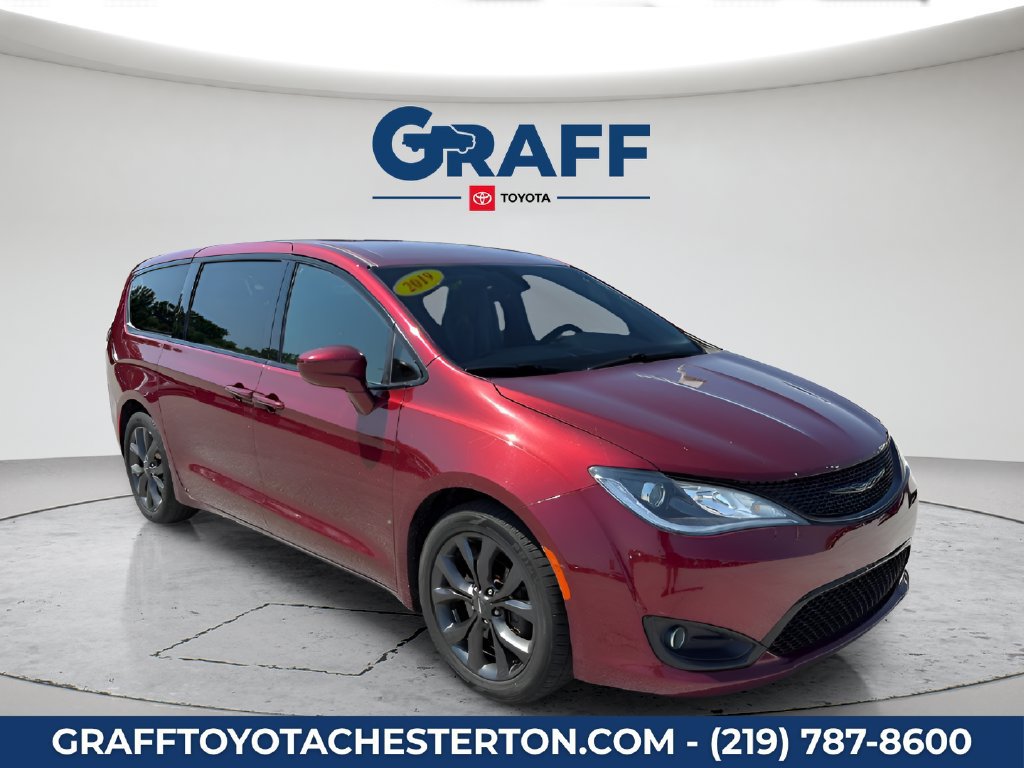 Used 2019 Chrysler Pacifica Touring Plus w/ S Appearance Package FWD image 4