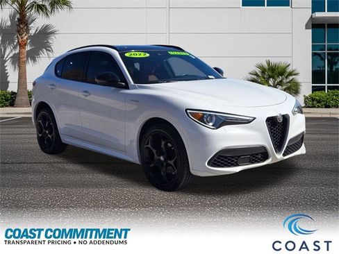 Used 2022 Alfa Romeo Stelvio Veloce image 3