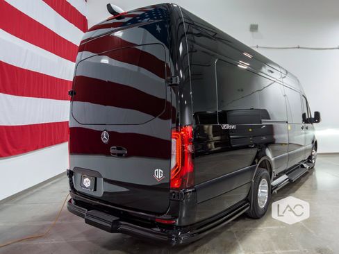 Used 2024 Mercedes-Benz Sprinter 3500 image 9