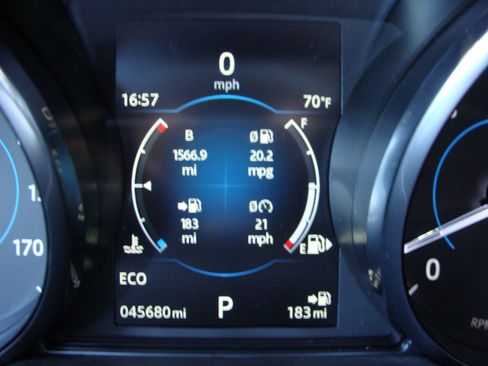 Used 2017 Jaguar XF Premium image 14