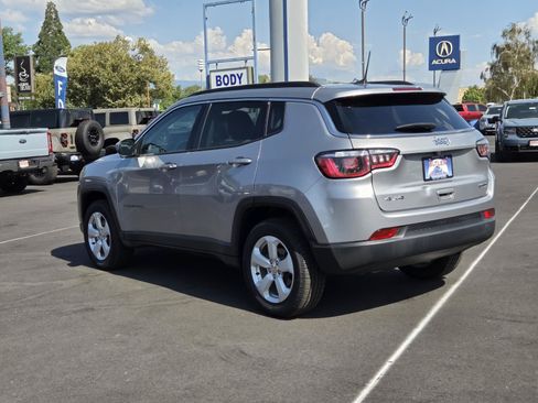 Used 2018 Jeep Compass Latitude w/ Popular Equipment Group AWD/4WD image 7