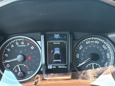 Used 2022 Toyota Tacoma TRD Off-Road AWD/4WD image 16