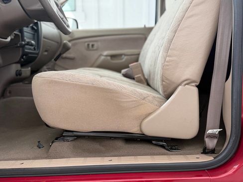 Used 2002 Toyota Tacoma 2WD Regular Cab image 30