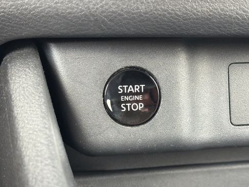 Certified 2025 Nissan Rogue SV AWD/4WD image 9