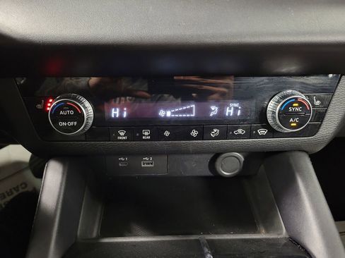 Used 2023 Mitsubishi Outlander SE image 17