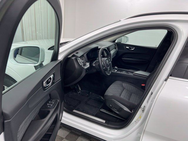 Used 2023 Volvo XC60 B5 Core AWD/4WD image 12