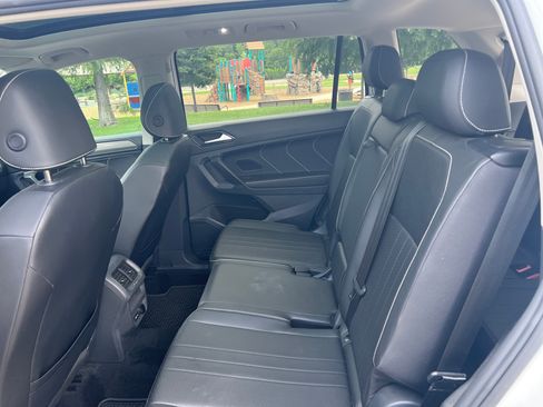 Used 2023 Volkswagen Tiguan SE w/ Panoramic Sunroof Package FWD image 29