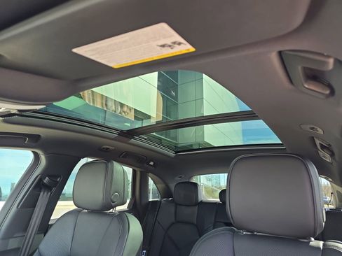 New 2026 Porsche Macan image 26