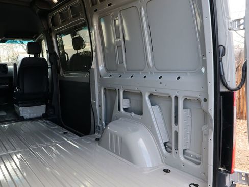 Used 2024 Mercedes-Benz Sprinter 2500 image 18