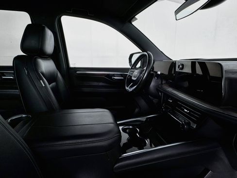 Used 2025 Chevrolet Tahoe LS RWD image 47