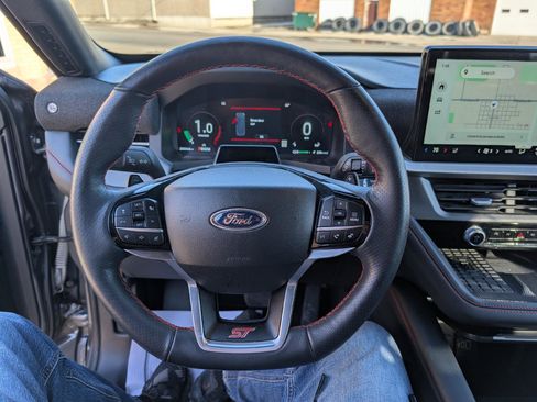 Used 2025 Ford Explorer ST image 26