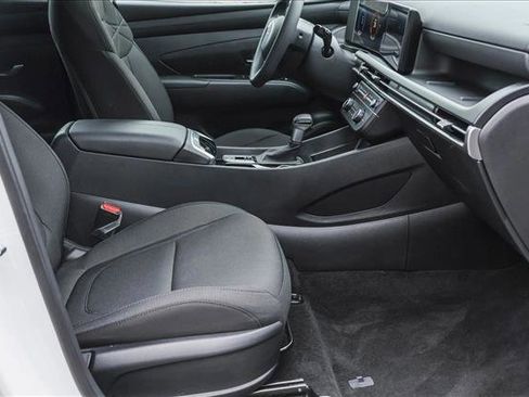 Certified 2025 Hyundai Tucson SE image 29