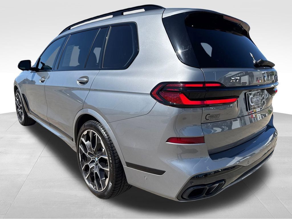 Used 2025 BMW X7 M60i AWD/4WD image 4
