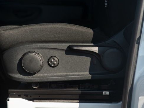 Used 2024 Mercedes-Benz Sprinter 2500 image 26