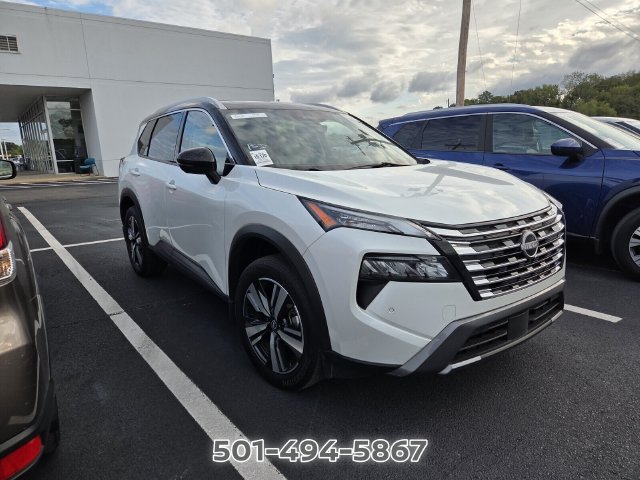 Used 2024 Nissan Rogue SL w/ SL Premium Package FWD image 3