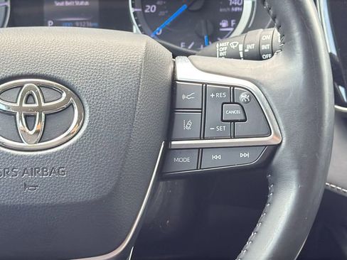 Used 2021 Toyota Highlander LE AWD/4WD image 23