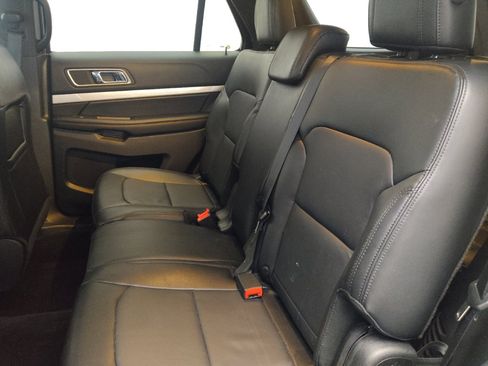 Used 2016 Ford Explorer XLT w/ Equipment Group 202A AWD/4WD image 18