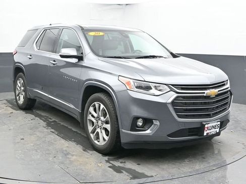 Used 2020 Chevrolet Traverse Premier image 2