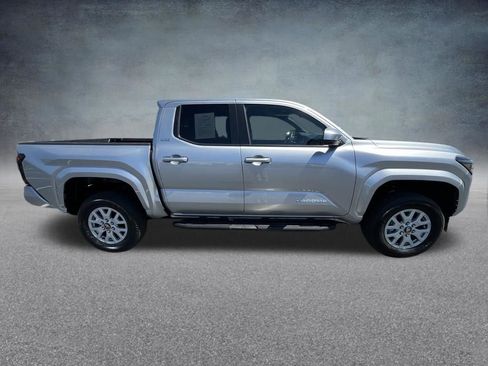 Used 2024 Toyota Tacoma SR5 AWD/4WD image 8