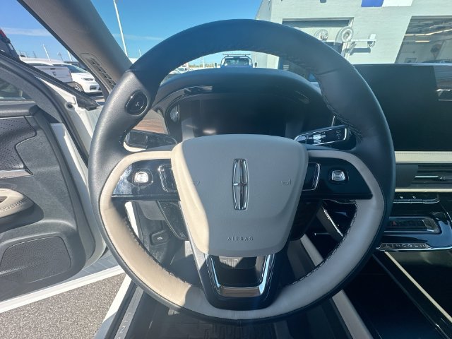 Used 2025 Lincoln Corsair Reserve AWD/4WD image 17