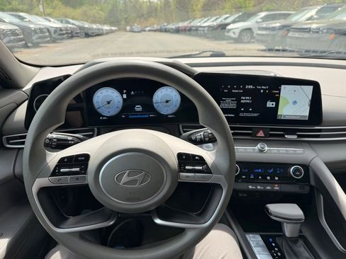 Used 2024 Hyundai Elantra SEL FWD image 12