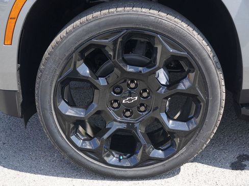 New 2025 Chevrolet Suburban Premier image 9