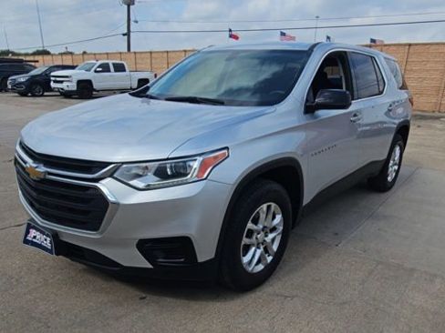 Used 2019 Chevrolet Traverse LS FWD image 3