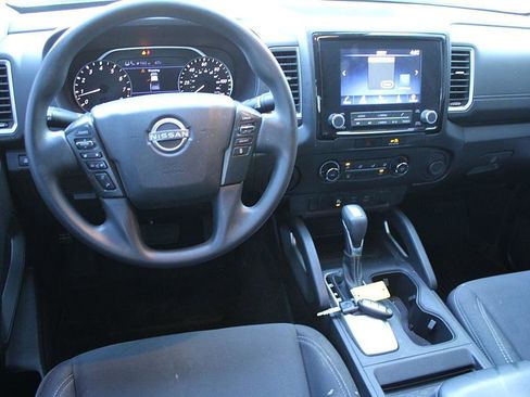 Used 2022 Nissan Frontier SV w/ Technology Package image 11