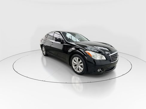 Used 2011 INFINITI M37 w/ Deluxe Touring Pkg image 2