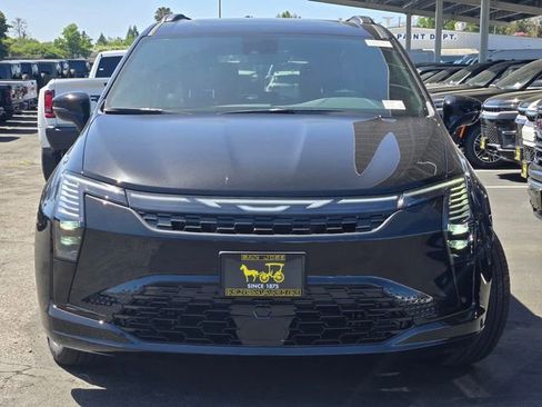 New 2027 Chrysler Pacifica Limited FWD image 2