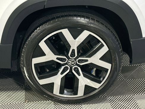 Used 2022 Volkswagen Taos SEL image 12