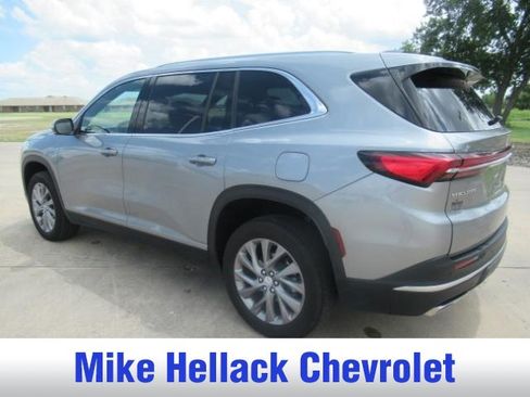 Used 2025 Buick Enclave Preferred FWD image 3