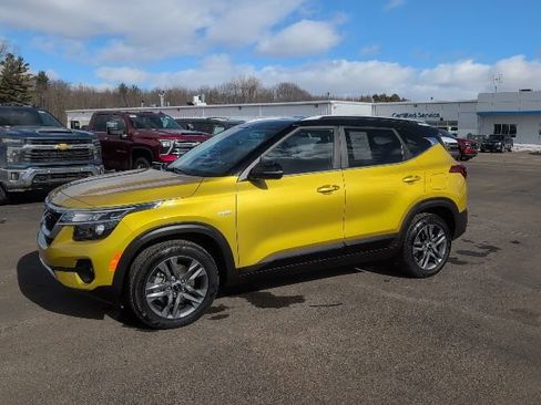 Used 2023 Kia Seltos S image 2