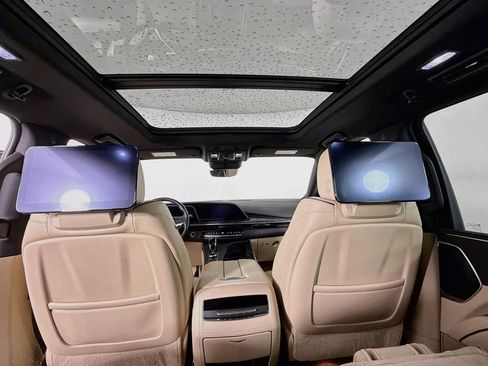 Used 2021 Cadillac Escalade ESV Premium Luxury w/ LPO, Illumination Package AWD/4WD image 24