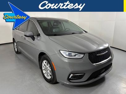 Used 2023 Chrysler Pacifica Touring-L