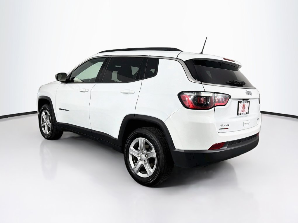 Used 2024 Jeep Compass Latitude AWD/4WD image 7