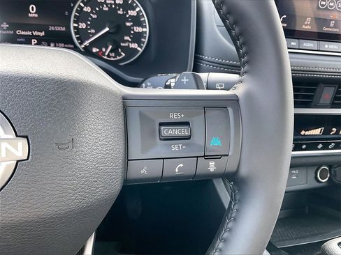 Used 2025 Nissan Rogue SV image 22