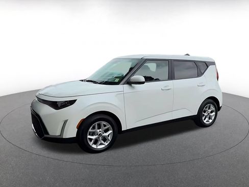 Used 2025 Kia Soul LX w/ LX Technology Package FWD image 8