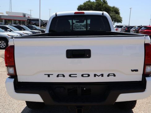 Used 2022 Toyota Tacoma SR w/ SX Package RWD image 4