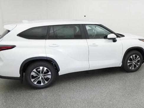New 2026 Toyota Highlander XLE image 10
